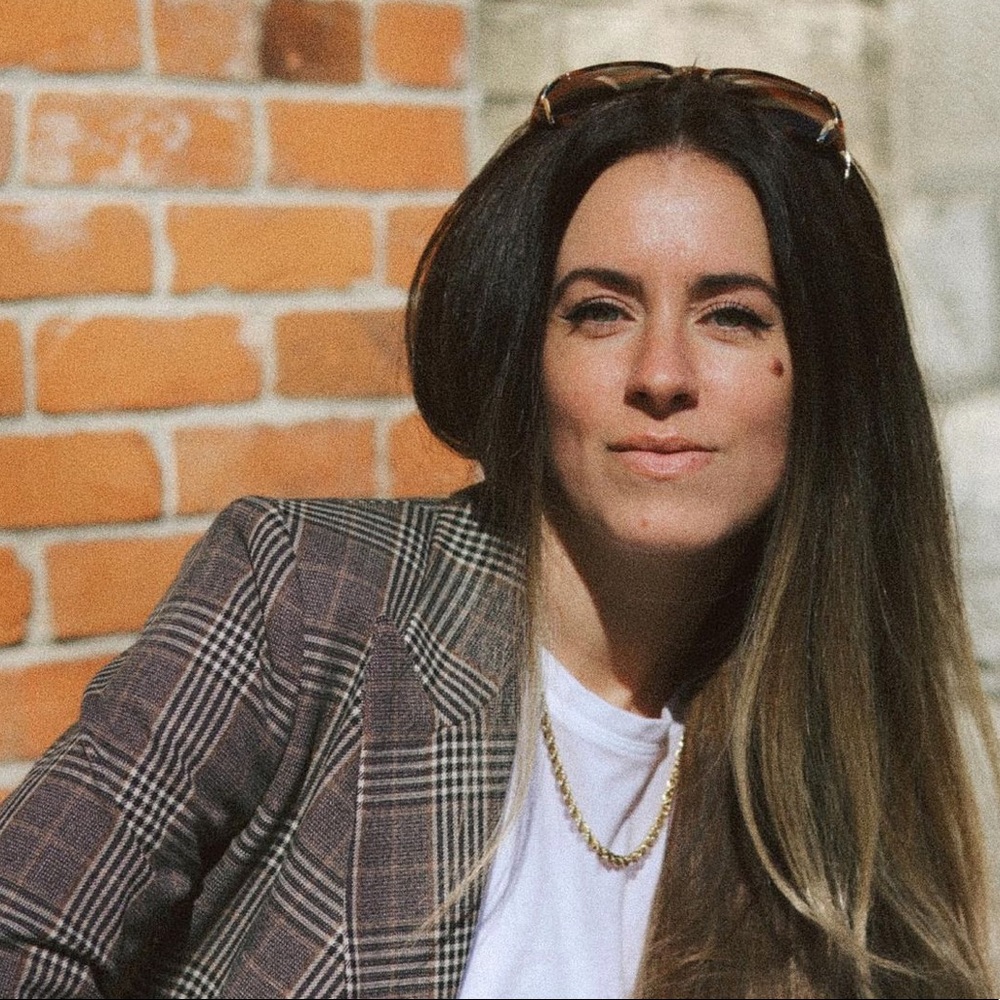 Meet your Posher, Crystal